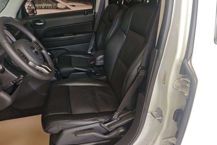 Used Jeep Patriot 2014 2.0L Sport Edition Left Front Seat