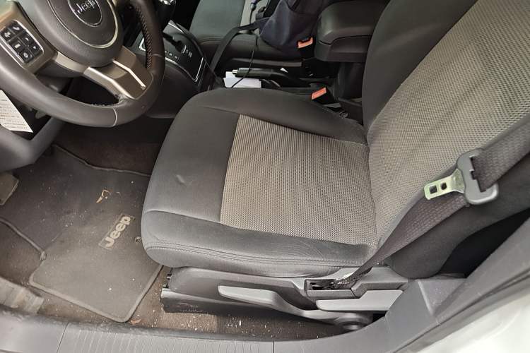 Used Jeep Patriot 2014 2.0L Sport Enhanced Edition Left Front Seat