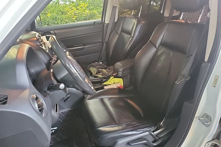 Used Jeep Patriot 2014 2.4L Serpentine Collection Edition Left Front Seat