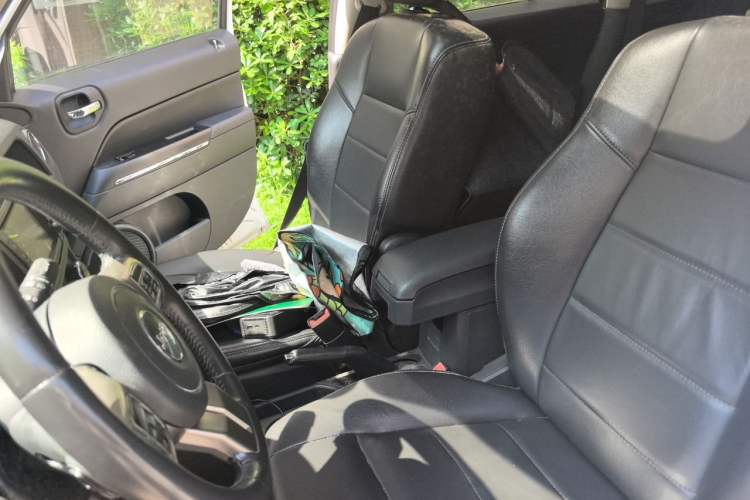 Used Jeep Patriot 2014 2.4L Luxury Navigation Edition Left Front Seat