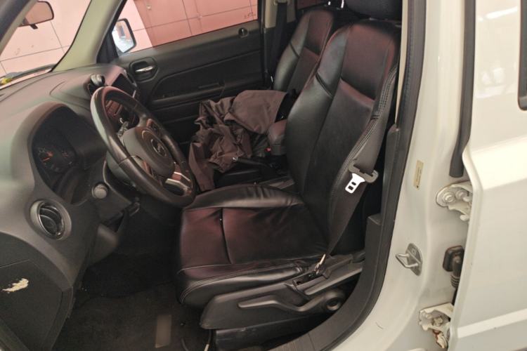 Used Jeep Patriot 2014 2.0L Sport Edition Left Front Seat