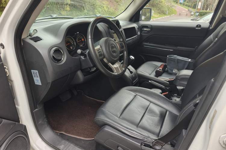 Used Jeep Patriot 2014 2.4L Luxury Navigation Edition Left Front Seat