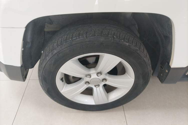 Used Jeep Patriot 2014 2.0L Sport Enhanced Edition Left Front Wheel Hub
