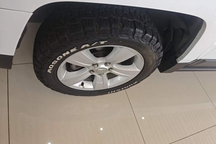 Used Jeep Patriot 2014 2.0L Sport Edition Left Front Wheel Hub