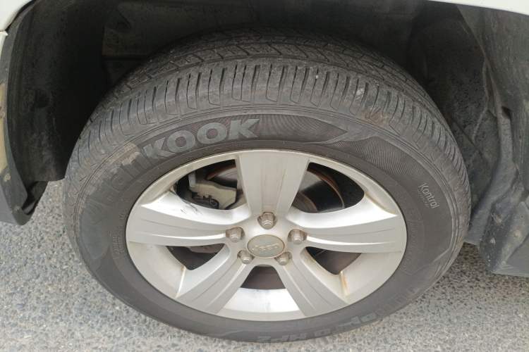 Used Jeep Patriot 2014 2.4L Sport Edition Left Front Wheel Hub