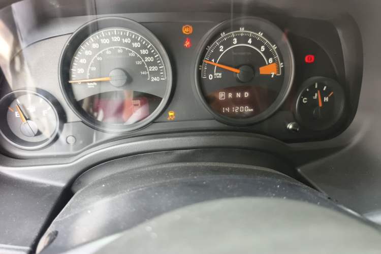 Used Jeep Patriot 2014 2.4L Sport Edition Odometer Close Up