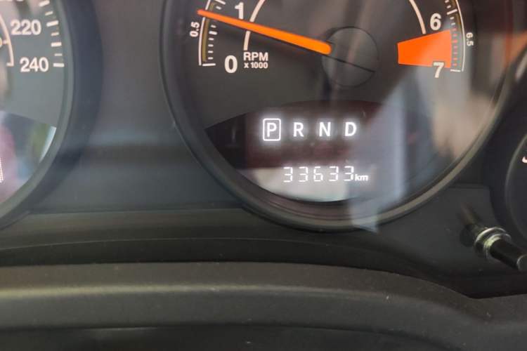 Used Jeep Patriot 2014 2.0L Sport Edition Odometer Close Up