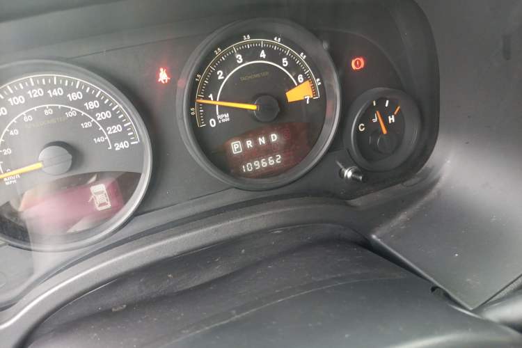 Used Jeep Patriot 2014 2.4L Sport Edition Odometer Close Up