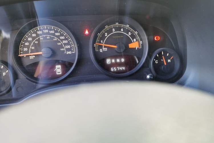 Used Jeep Patriot 2014 2.4L Serpentine Collection Edition Odometer Close Up