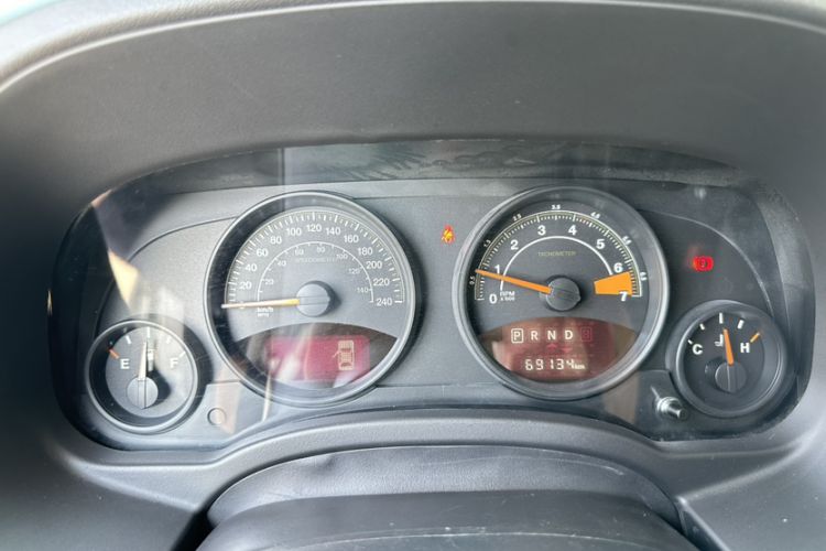 Used Jeep Patriot 2014 2.0L Sport Edition Odometer Close Up