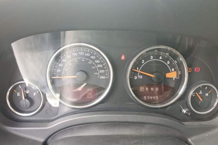 Used Jeep Patriot 2014 2.4L Luxury Navigation Edition Odometer Close Up