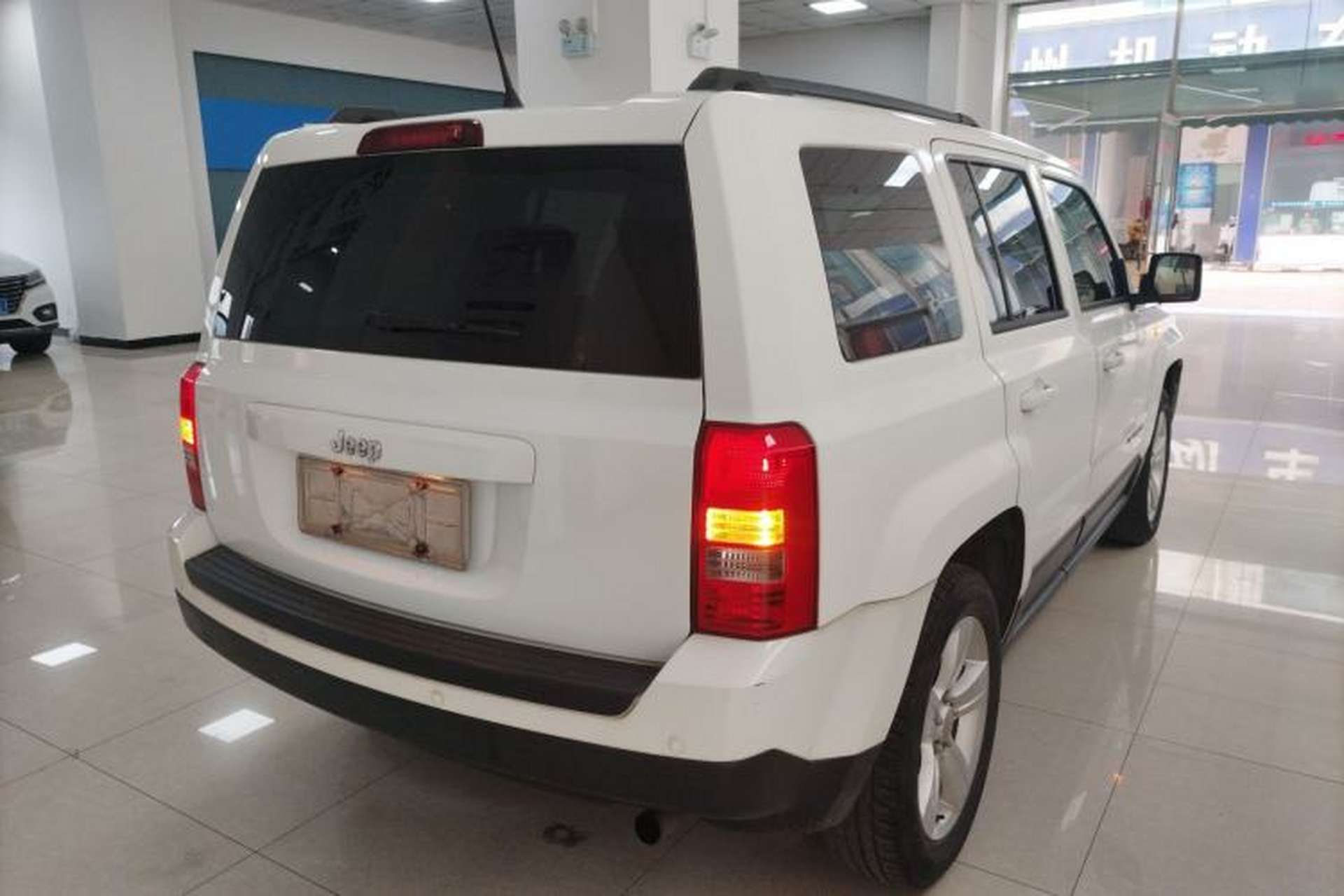 Used Jeep Patriot 2014 2.0L Sport Enhanced Edition Rear Right 45 Deg