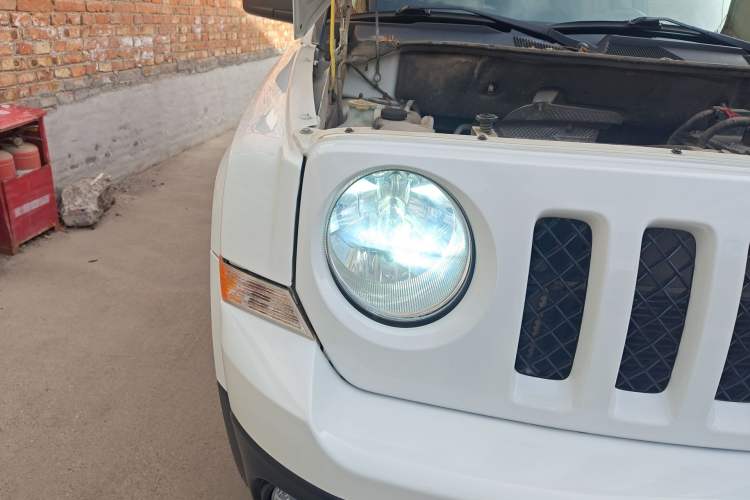 Used Jeep Patriot 2014 2.0L Sport Edition Right Front Headlight