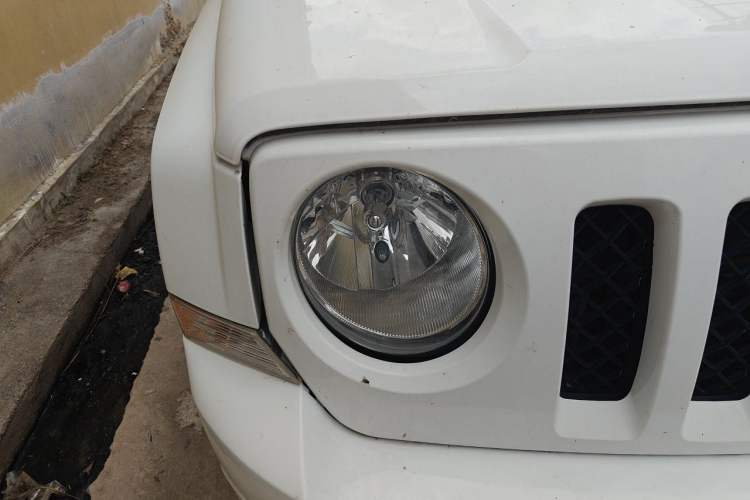 Used Jeep Patriot 2014 2.0L Sport Enhanced Edition Right Front Headlight