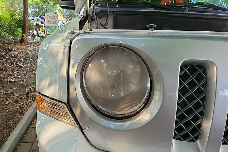 Used Jeep Patriot 2014 2.4L Serpentine Collection Edition Right Front Headlight
