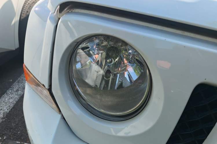 Used Jeep Patriot 2014 2.4L Luxury Navigation Edition Right Front Headlight