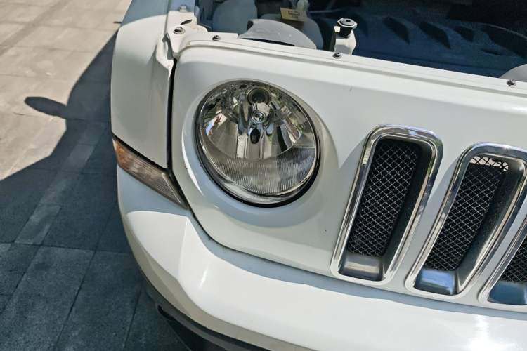 Used Jeep Patriot 2014 2.4L Luxury Navigation Edition Right Front Headlight