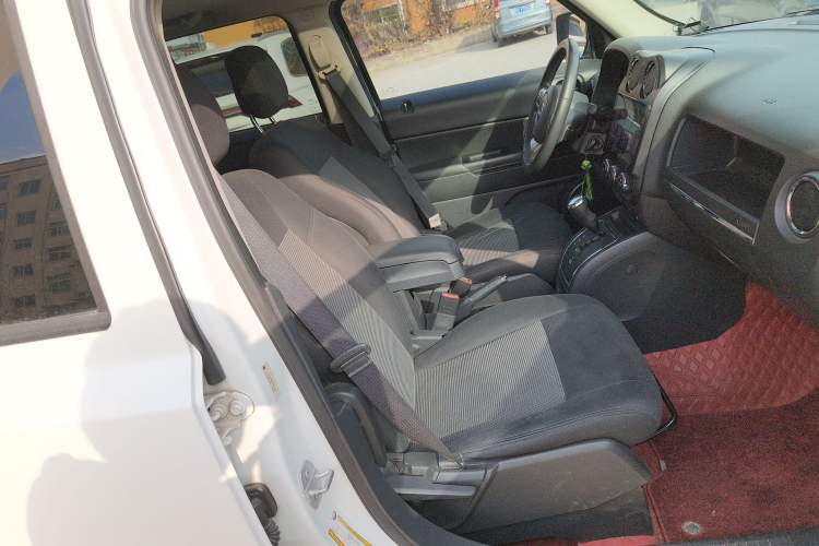 Used Jeep Patriot 2014 2.0L Sport Enhanced Edition Right Front Seat