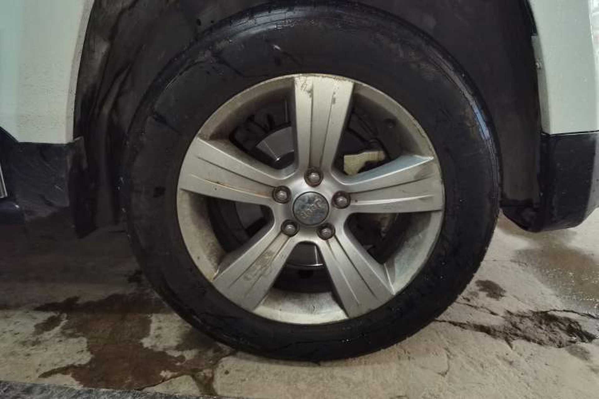 Used Jeep Patriot 2014 2.0L Sport Enhanced Edition Right Front Wheel Hub