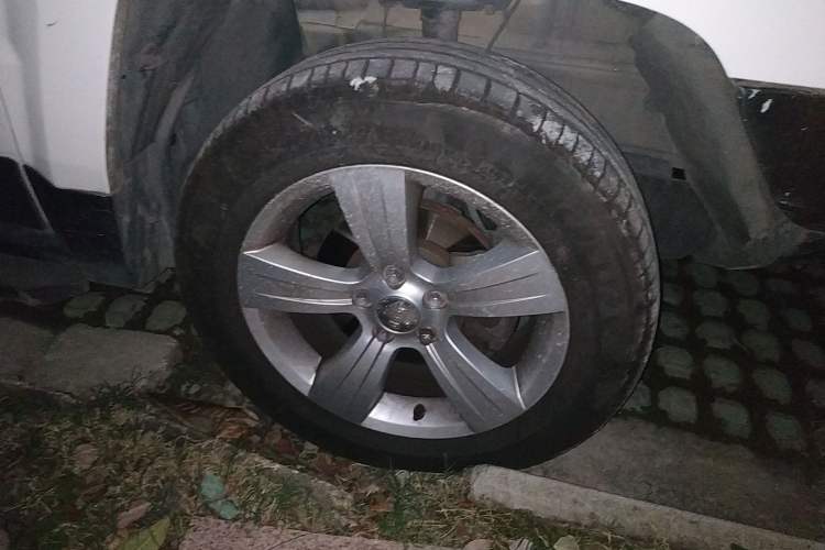 Used Jeep Patriot 2014 2.4L Sport Edition Right Front Wheel Hub