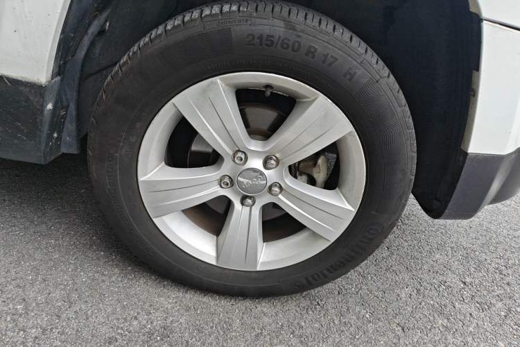 Used Jeep Patriot 2014 2.4L Sport Edition Right Front Wheel Hub