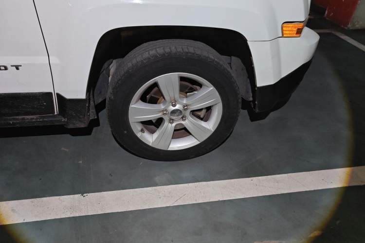 Used Jeep Patriot 2014 2.0L Sport Edition Right Front Wheel Hub