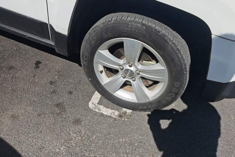 Used Jeep Patriot 2014 2.0L Sport Edition Right Front Wheel Hub