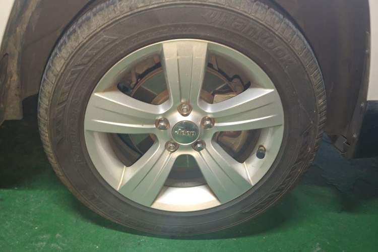Used Jeep Patriot 2014 2.4L Sport Edition Right Front Wheel Hub