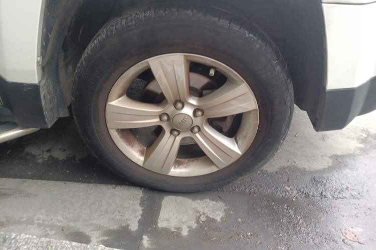 Used Jeep Patriot 2014 2.4L Sport Edition Right Front Wheel Hub