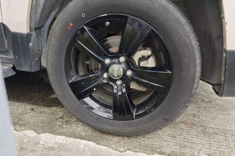 Used Jeep Patriot 2014 2.4L Sport Edition Right Front Wheel Hub