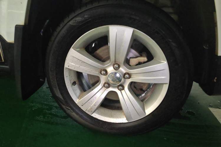 Used Jeep Patriot 2014 2.4L Sport Edition Right Front Wheel Hub