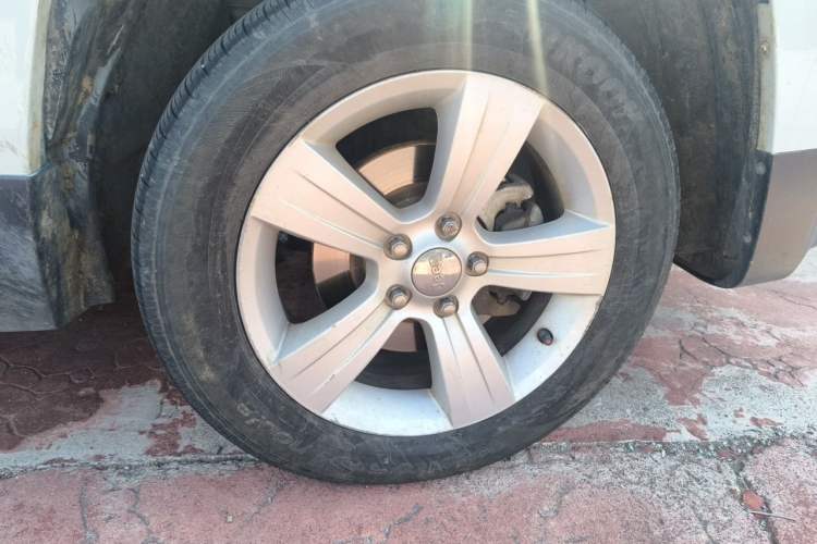 Used Jeep Patriot 2014 2.4L Sport Edition Right Front Wheel Hub