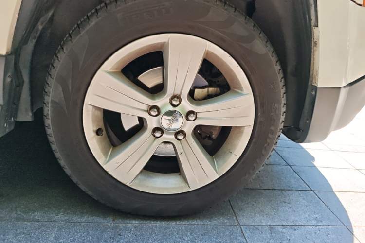 Used Jeep Patriot 2014 2.4L Luxury Navigation Edition Right Front Wheel Hub