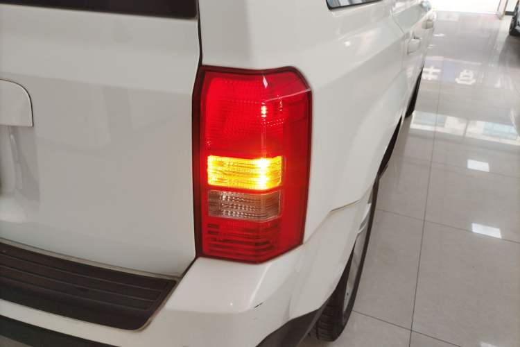 Used Jeep Patriot 2014 2.0L Sport Enhanced Edition Right Rear Taillight