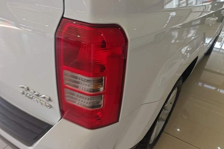 Used Jeep Patriot 2014 2.0L Sport Edition Right Rear Taillight
