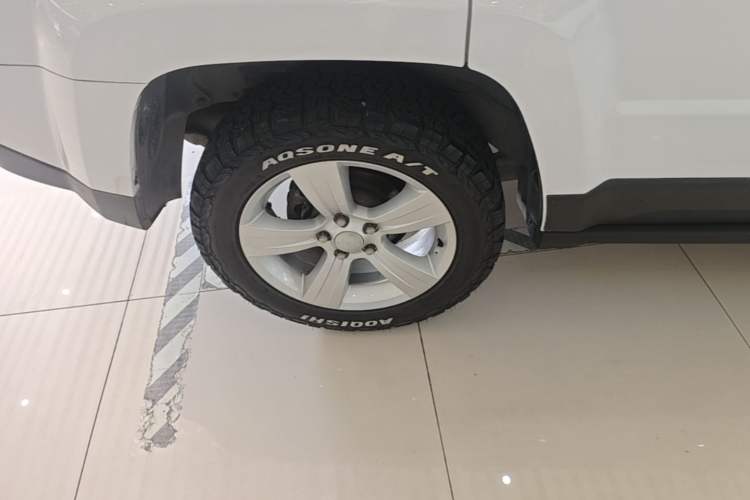 Used Jeep Patriot 2014 2.0L Sport Edition Right Rear Wheel Hub