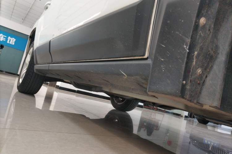 Used Jeep Patriot 2014 2.0L Sport Enhanced Edition Right Side Sill