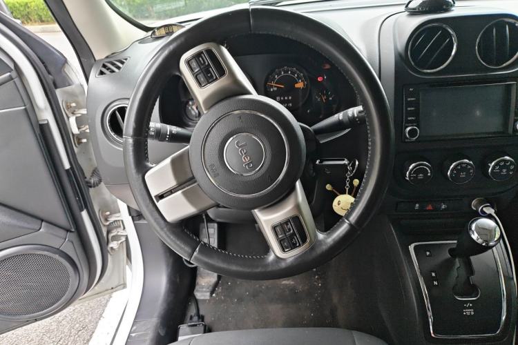 Used Jeep Patriot 2014 2.4L Sport Edition Steering Wheel