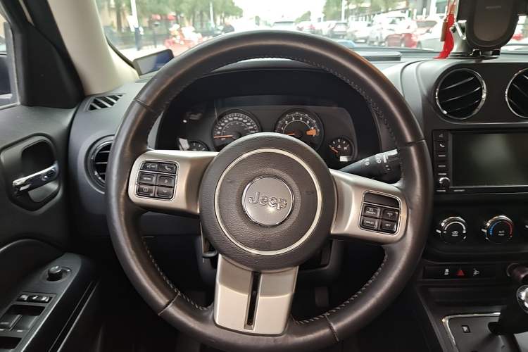 Used Jeep Patriot 2014 2.0L Sport Enhanced Edition Steering Wheel