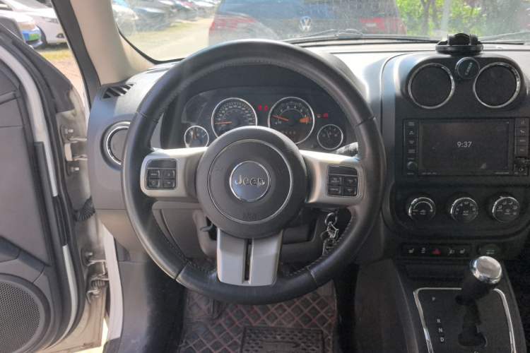 Used Jeep Patriot 2014 2.4L Luxury Navigation Edition Steering Wheel