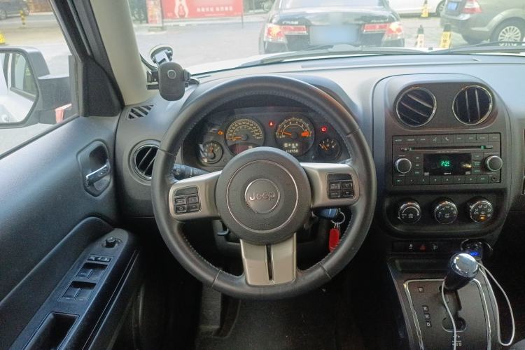 Used Jeep Patriot 2014 2.4L Sport Edition Steering Wheel