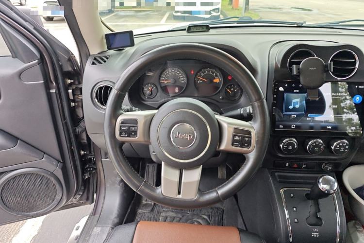 Used Jeep Patriot 2014 2.4L Sport Edition Steering Wheel