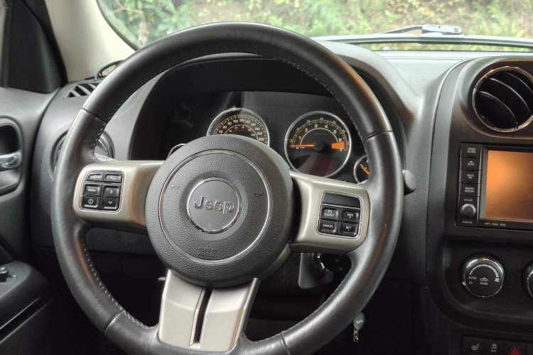 Used Jeep Patriot 2014 2.4L Luxury Navigation Edition Steering Wheel