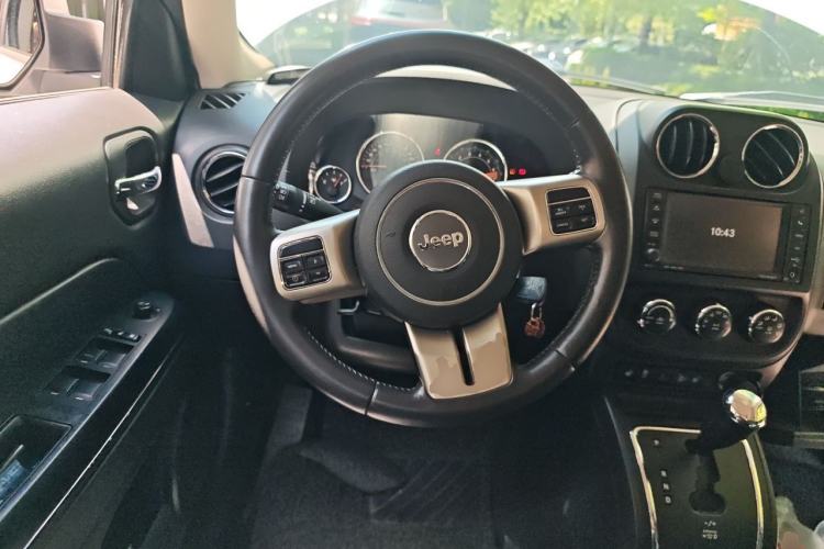 Used Jeep Patriot 2014 2.4L Luxury Navigation Edition Steering Wheel