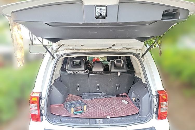Used Jeep Patriot 2014 2.4L Serpentine Collection Edition Trunk