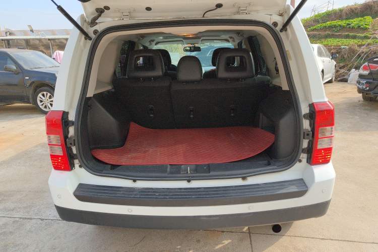 Used Jeep Patriot 2014 2.0L Sport Enhanced Edition Trunk
