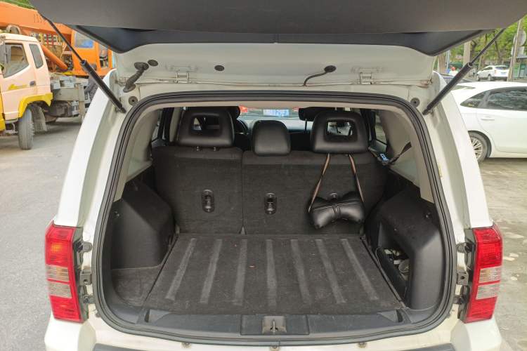 Used Jeep Patriot 2014 2.4L Sport Edition Trunk