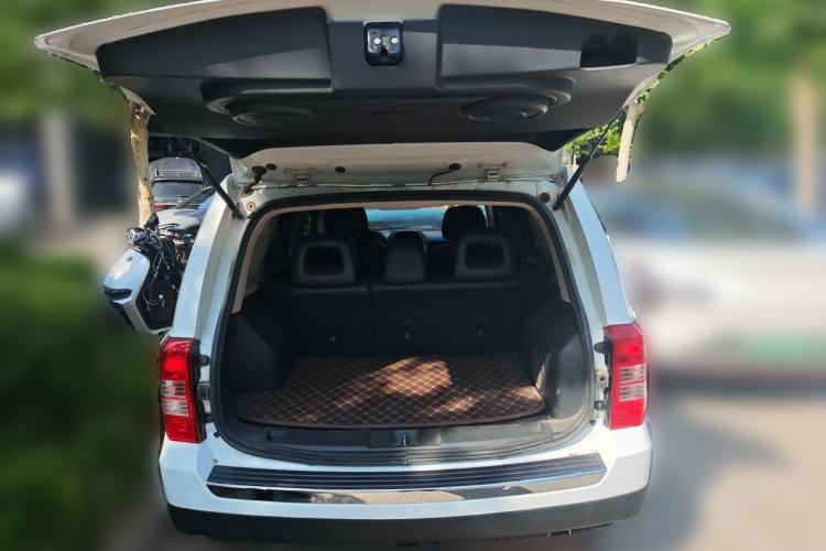 Used Jeep Patriot 2014 2.4L Luxury Navigation Edition Trunk