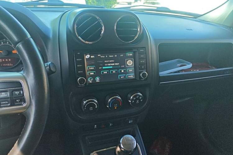 Used Jeep Patriot 2015 2.0L Sport Edition Audio And AC Panel
