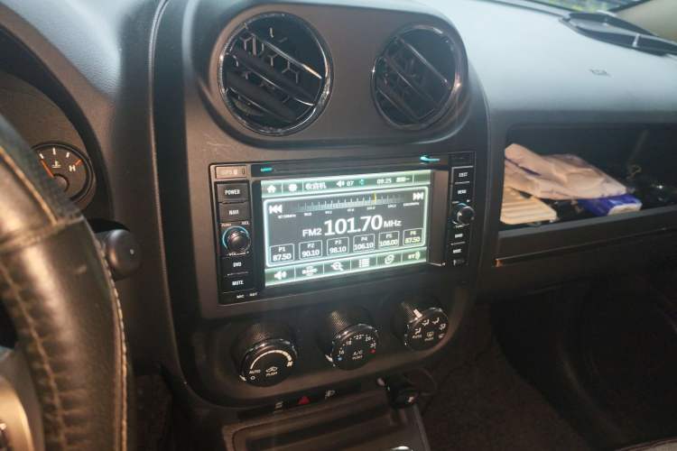 Used Jeep Patriot 2015 2.4L Sport Edition Audio And AC Panel